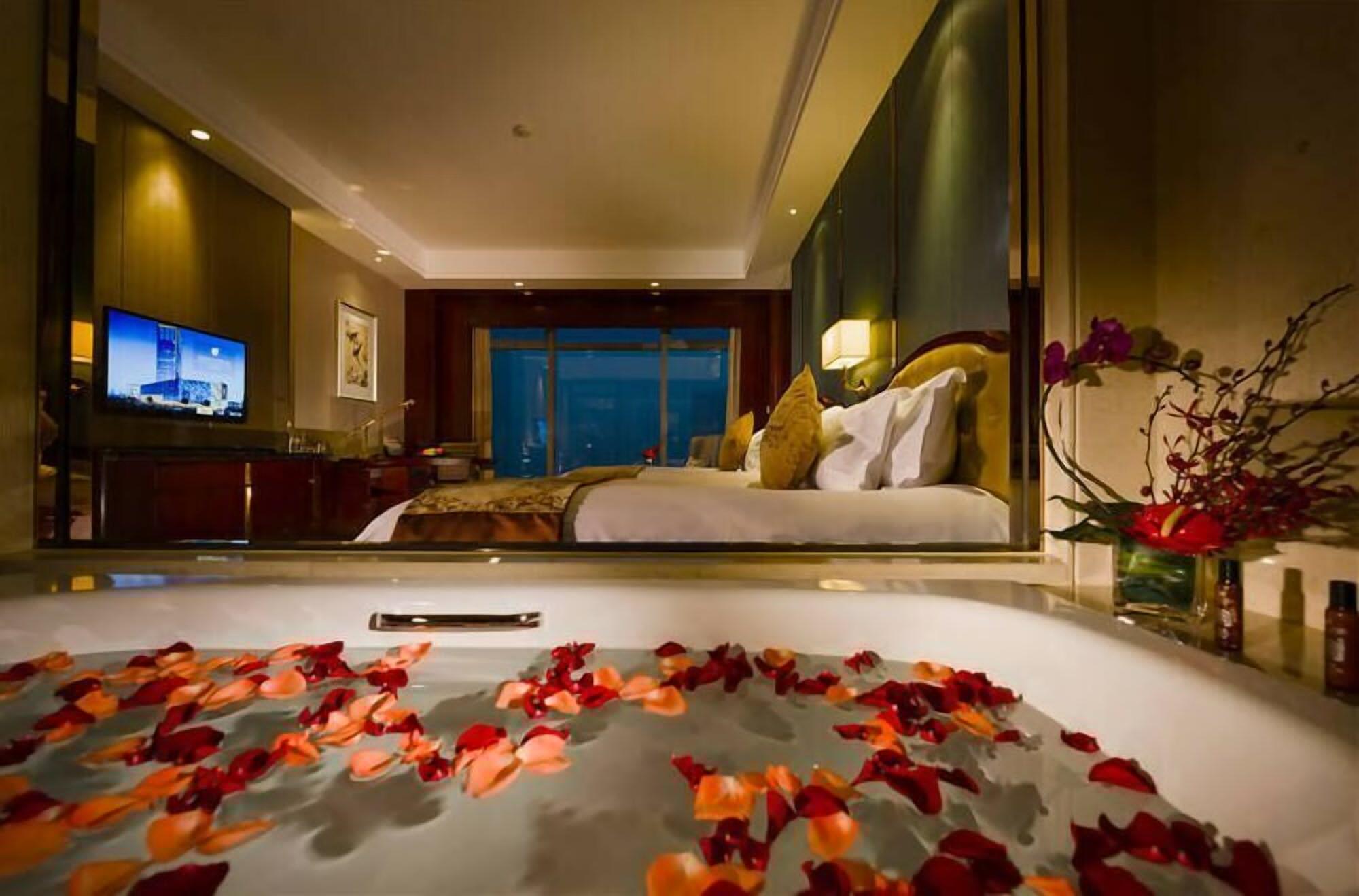 Haili New Century Grand Hotel Haiyan ภายนอก รูปภาพ